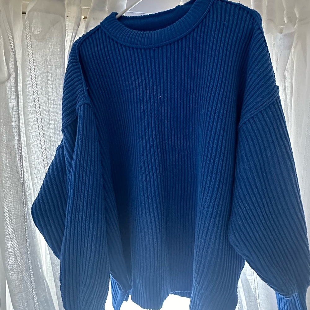 Aerie bright blue sweater, size Small, never worn, fits oversized.
